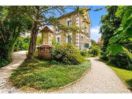 maison 5 pièces 136 m²