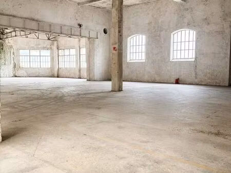entrepot 934m2 avec quais - saint-fargeau-ponthierry