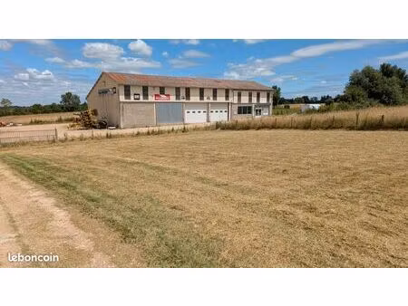 local d'activité 650 m² à saint nizier le bouchoux 01560