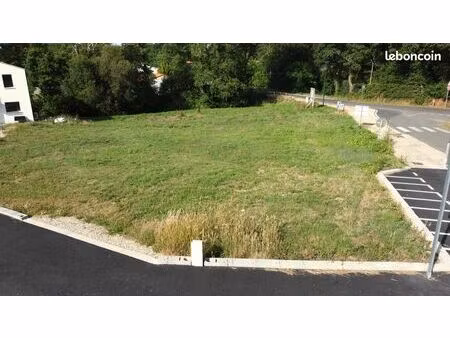 terrain à bâtir entièrement viabilisé - 700m² - saint maixent sur vie