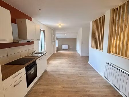 t4 en duplex rénové à neuf - garage et vue dégagée - centre ambronay