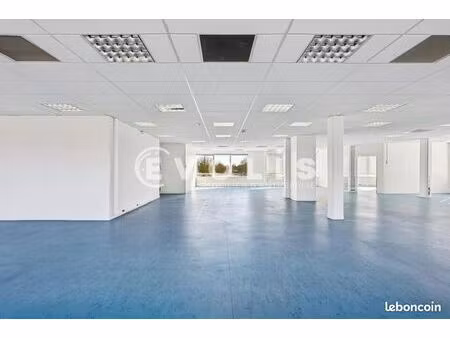 bureaux 196 m²