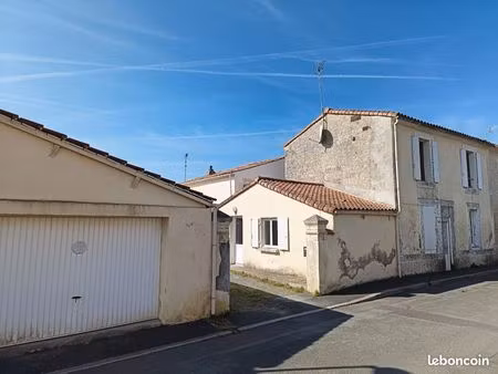 maison de 65m2 proche commerces école et lycée