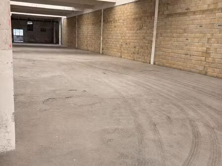 entrepôt 454 m² - emplacement stratégique - exploitants ou investisseurs