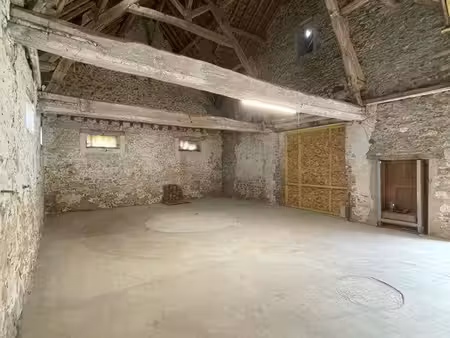 local artisanal / stockage 90 m² – accès facile – gastins (77)