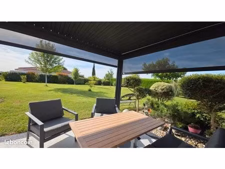 maison plein pied 110 m2 de 4 chambres avec grand jardin  pergolas  terrasse  serre chalet