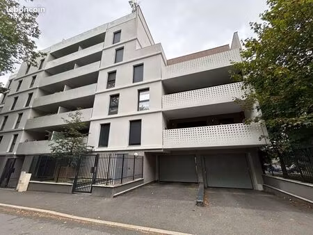 ?️ parking pmr sécurisé lognes – résidence standing – 900m rer a