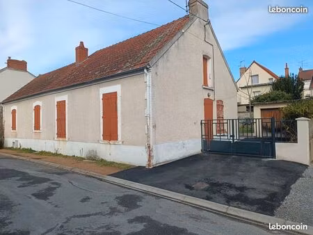 maison de 100m2 entièrement de plain-pied à désertines avec gros potentiel
