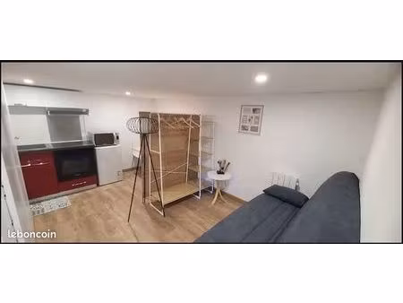studio meublé 18 m2 à louer dès septembre- réservé enseignants  proche de commerces et tra