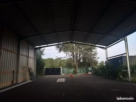 hangar et terrain
