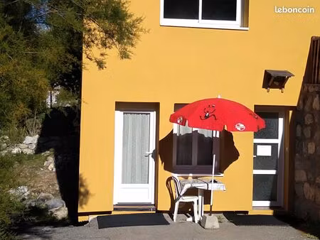 studio meublé pour travailleur saisonnier vu sur la montagne