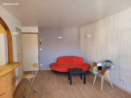 loue f 2 cv gap de 38 m² libre fin aout
