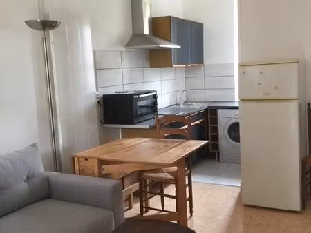 studio meublé avec coin nuit séparé