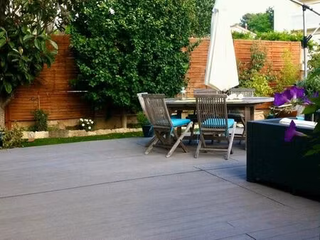 comme une petite maison avec jardin à la serinette