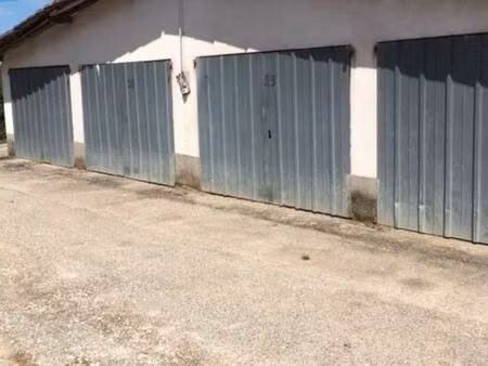 lot 18 garages