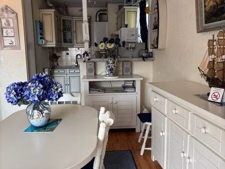 bel appartement traversant mer commerces à pieds