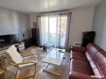 appartement 2 pièces avec balcon et parking ferme