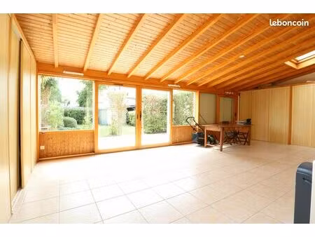 proche centre ville  gare et commerces  maison offrant 160 m² habitables