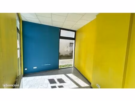 local 90 m² boué