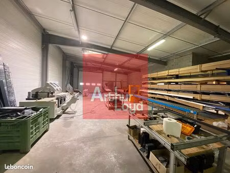local 580 m² golfech