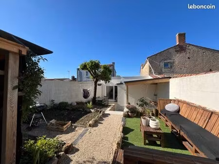 maison rénovée avec jardin  proche des commerces