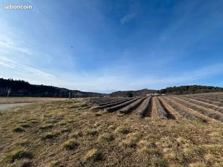 terrain 717 m² roumoules