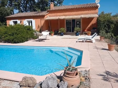 villa 5 pièces sur 1418 m² de terrain avec piscine
