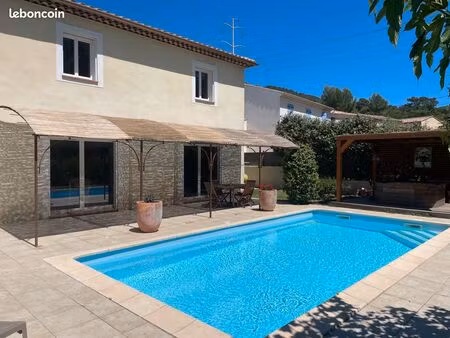 maison 148 m2 beaux volumes-rocbaron-5 pieces-piscine-jardin