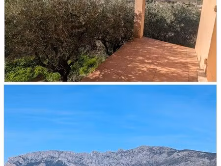 maison pourrières avec vue sainte-victoire avec grande capacité de stockage ou d'aménageme