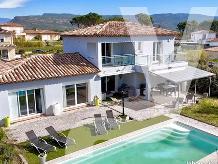 villa 4 pièces 151 m²