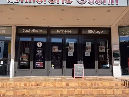local commercial / boutique – 110 m² – parking privé