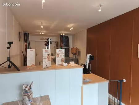 local commercial 28 m² – centre-ville fontenay-le-comte