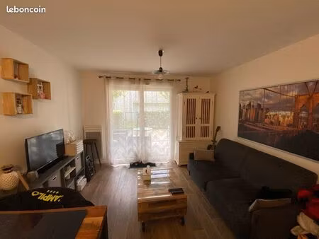 apparemment t2 avec une grande terrasse place napoléon