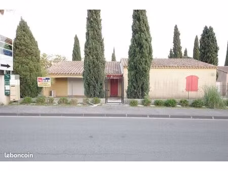 a céder : droit au bail local commercial - 107m2 + 45m2 extérieur - tous commerces (y comp