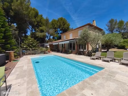 villa 172 m² 3300m² piscine vue mer