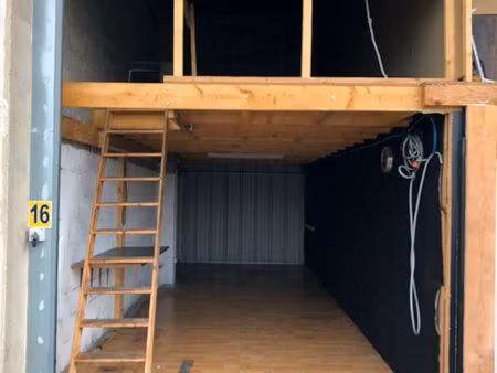 loue local en mezzanine 27m2