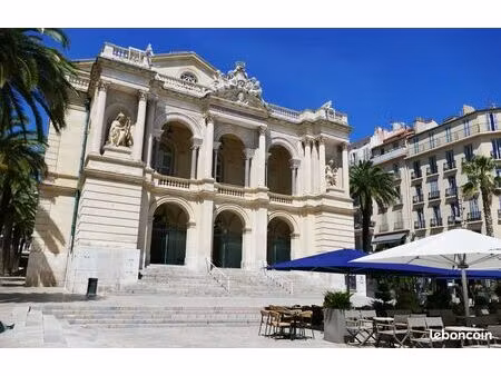 loue local commercial de 25m2 idéalement situé en plein centre ville de toulon aux pieds d