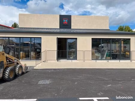 à louer – local commercial à vidauban – 106 m² + mezzanine 25 m² – 1ère location