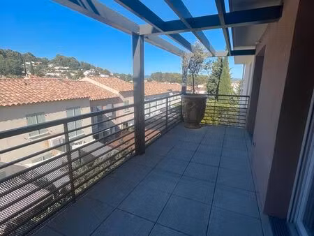 t2 cuers - 42 m2 + terrasse 13 m2 + place de parking + ascenseur