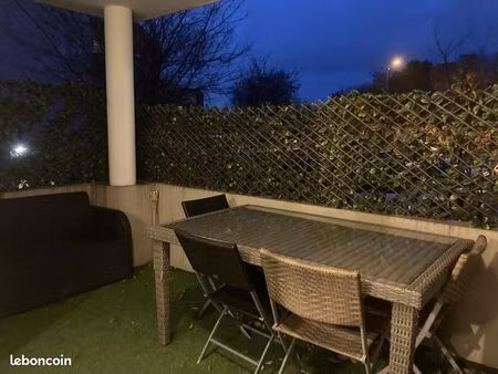 appartement 2 pieces terrasse et parking
