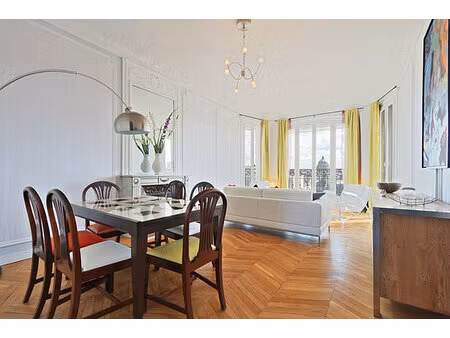 appartement 3 chambres meublé avec ascenseur  jacuzzi et concierge