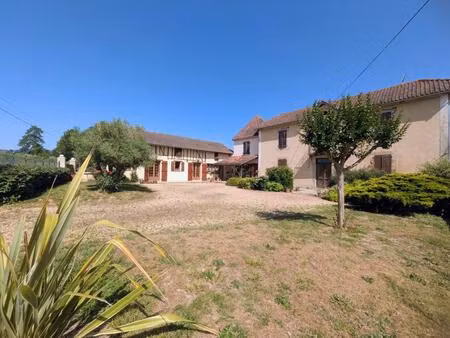 corps de ferme du xixe siècle avec deux habitations et 480 m² de dépendances