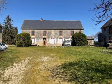 maison et bâtiment sur laval  terrain de 10780 m²