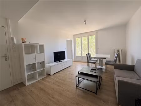 appartement - 1er étage - 65 16 m2 - 4 pièces - meublé