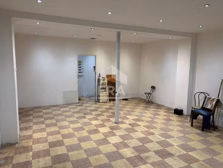 local commercial d'environ 46 m2