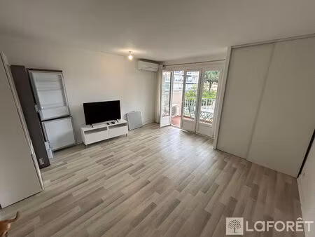 saint raphael centre-ville location appartement studio parking