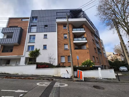 appartement t3 de 61m²  terrasse  parking sous-sol  résidence récente