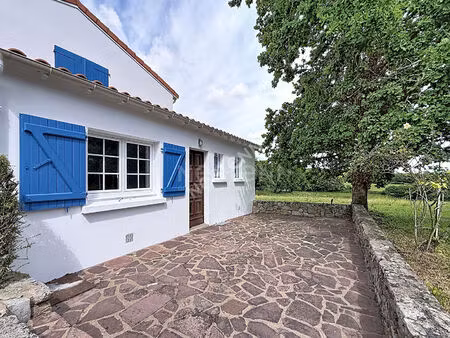 orvault proche bourg : en vente  jolie maison 2 chambres sur 416 m² parcelle  en hameau.