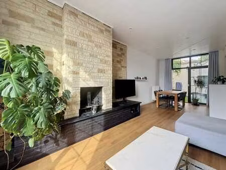 spacieuse maison unifamiliale avec panneaux solaires