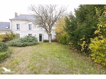 maison 8 pièces 280 m²